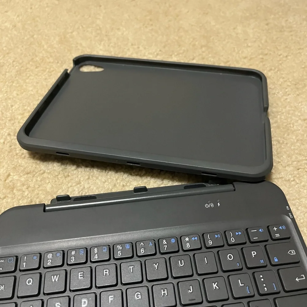 Bluetooth Keyboard Case for Tablets - Black